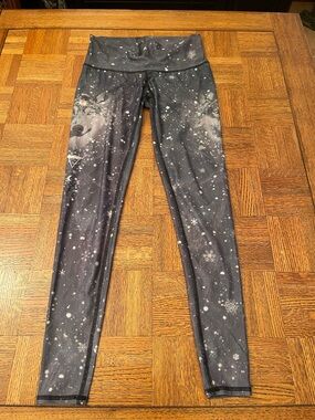 teeki Gray Wolf  Galaxy Snowflake Print leggings Small